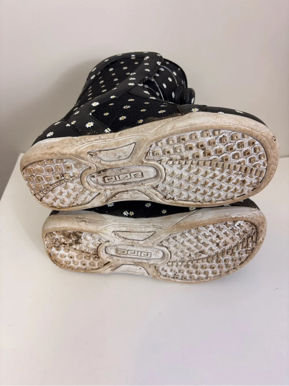 Ride x Sage Women’s Black Snowboard Boots with White Daisy Print 8